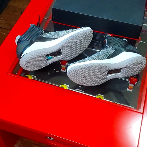 Air Jordan XXXll - Picture 6 of 10